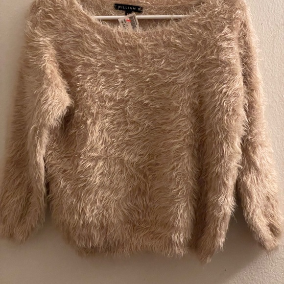 brand new William B fuzzy crop sweater with slit in the back - Picture 5 of 7